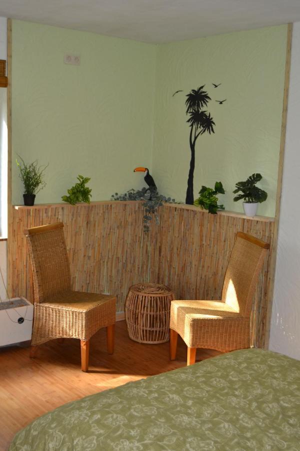 En Chapoisie Bed & Breakfast Ciney Exterior photo