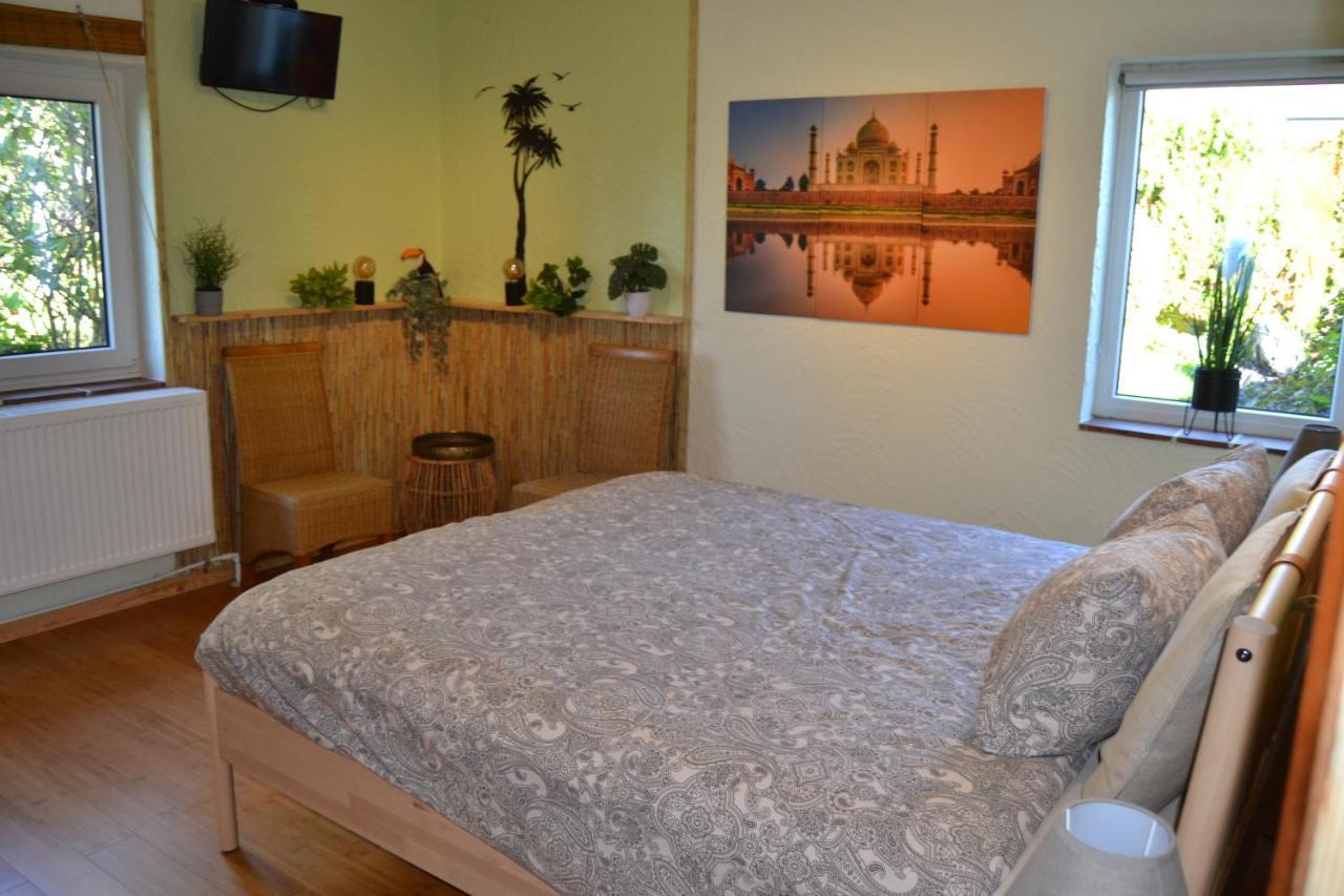 En Chapoisie Bed & Breakfast Ciney Exterior photo